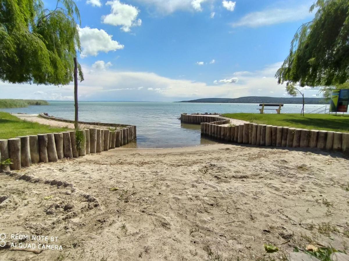 Elizabeth Vendeghaz Balatonfuzfon A Strandnal מראה חיצוני תמונה